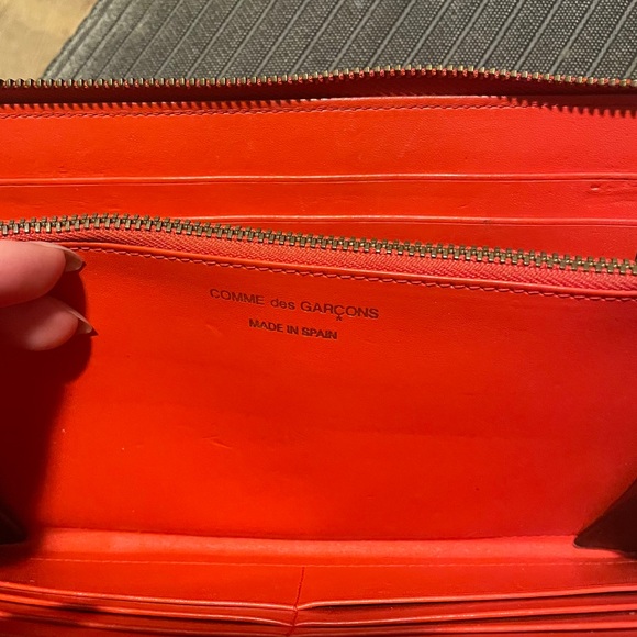 Comme des Garçons Classic Leather Zip Wallet - Picture 3 of 13
